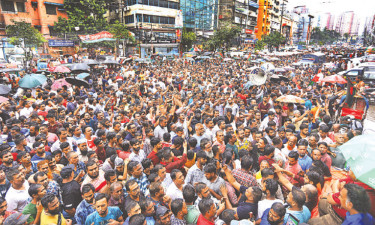 রাজপথে স্বেচ্ছাসেবক দল, ষড়যন্ত্রকারীদের কঠোর সমালোচনা