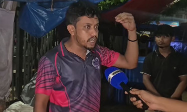 হাত দিলেই বিদ্যুৎস্পৃষ্ট, নিরাপত্তাহীন খুঁটিতে আতঙ্ক