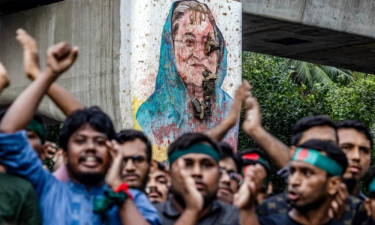 অভ্যুত্থানের এক বছর পর বিভক্ত বাংলাদেশ : ঐক্যের পরিবর্তে দ্বন্দ্বের রাজনীতি
