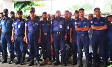নিরাপত্তাকর্মীদের চাকরি রক্ষার নামে ঘুষের অভিযোগ