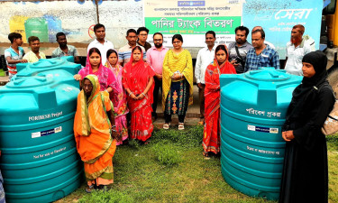 আশাশুনিতে বৃষ্টির পানি সংরক্ষণে ট্যাংক বিতরণ