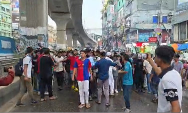 মিরপুর ১০ অবরোধ করে ‘লীগ ধর, জেলে ভর’ স্লোগানে এনসিপি