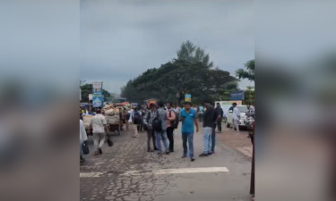 গোপালগঞ্জের ঘটনাকে কেন্দ্র করে বরিশাল-কুয়াকাটা মহাসড়ক অবরোধ