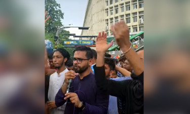 গোপালগঞ্জে এনসিপি নেতাদের ওপর হামলার প্রতিবাদে শাহবাগ অবরোধ