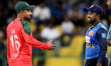 দুই পরিবর্তন নিয়ে সিরিজ নির্ধারণী ম্যাচে ফিল্ডিংয়ে বাংলাদেশ