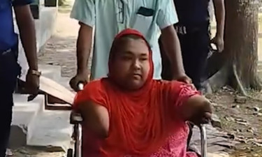 দুই হাতবিহীন অদম্য লিতুন জিরার পাশে বসুন্ধরা গ্রুপ