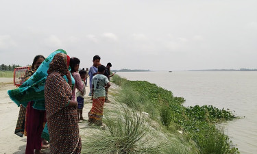 মেঘনার তীরে ভেসে এলো অজ্ঞাতপরিচয় যুবকের মরদেহ, তদন্তে পুলিশ