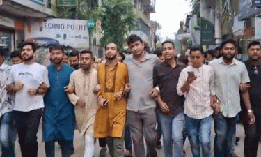 এনসিপি নেতাদের ওপর হামলার প্রতিবাদে পিরোজপুরে ছাত্রদলের বিক্ষোভ