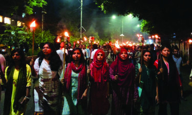 আইন-শৃঙ্খলা পরিস্থিতির অবনতিতে ছাত্রদলের উদ্বেগ, ঢাবিতে মশাল মিছিল