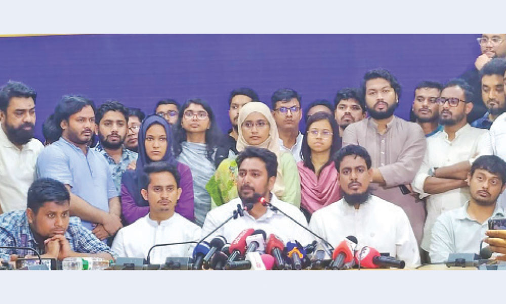 হামলাকারীদের গ্রেপ্তারে ২৪ ঘণ্টা সময় বেঁধে দিলেন নাহিদ