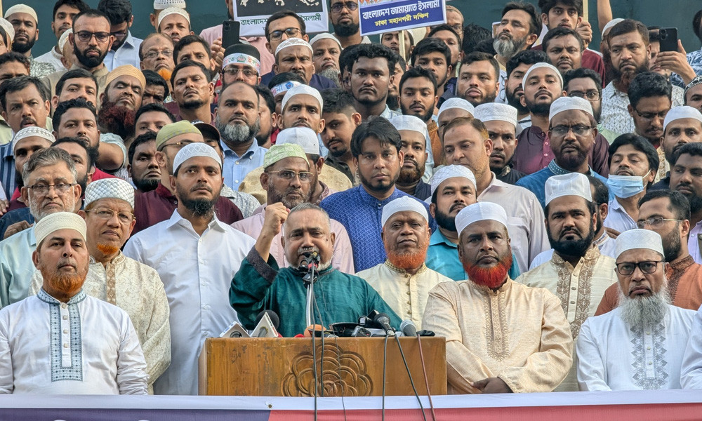 মনে হয় সরকারের সঙ্গে গোপন কোনো শক্তি কাজ করছে : ডা. তাহের