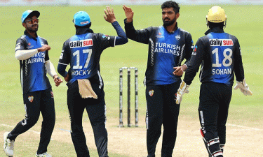 সাকিবদের হারিয়ে হ্যাটট্রিক জয়ে ফাইনালে রংপুর রাইডার্স