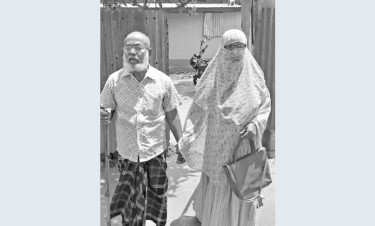 বৃদ্ধাশ্রমেই অভিমান ভাঙল স্ত্রীর