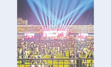 চট্টগ্রামের আকাশে হাজারো ড্রোনে জুলাইগাথা