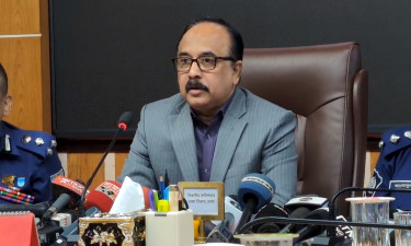 কারফিউর সময় বৃদ্ধি ও গোপালগঞ্জের সার্বিক পরিস্থিতি নিয়ে কথা বলছেন ঢাকা বিভাগীয় কমিশনার