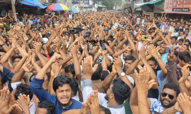 তারেক রহমানকে নিয়ে অপপ্রচারের প্রতিবাদে খুলনায় যুবদলের বিক্ষোভ