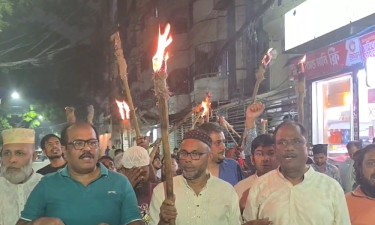 জুলাইযোদ্ধাদের ওপর হামলার প্রতিবাদে জনতার দলের মশাল মিছিল