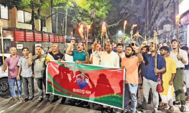প্রতিবাদে জনতার দলের মশাল মিছিল