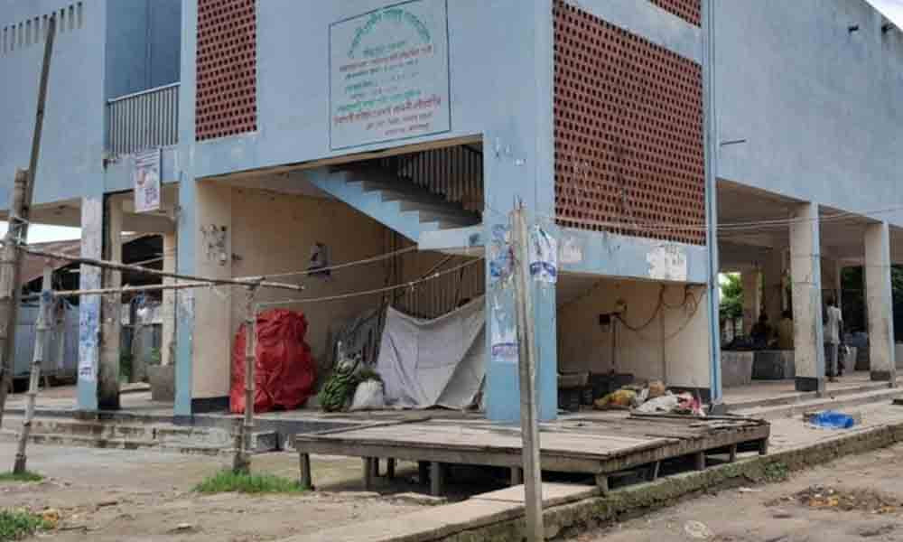 উন্নয়ন প্রকল্পের ভবন ময়লার ভাগাড়ে পরিণত, বসে মাদকের আড্ডা