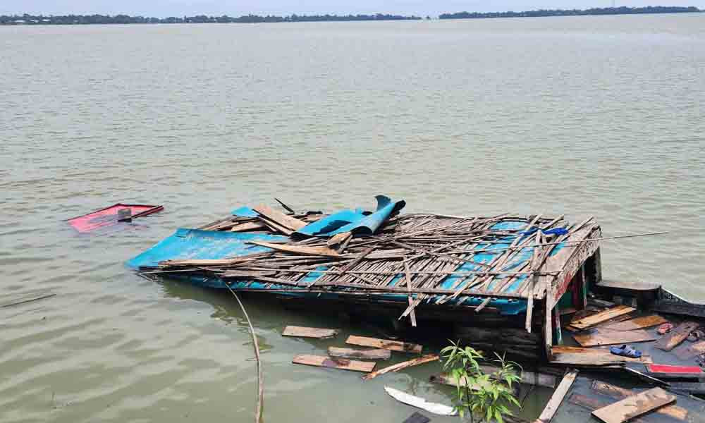 মধ্যনগরে যাত্রীবাহী ট্রলার ডুবে প্রাণ গেল বৃদ্ধার