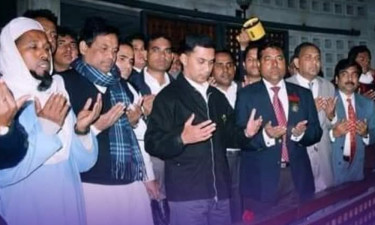 যেদিন শেখ মুজিবের কবর জিয়ারত করেছিলেন তারেক রহমান