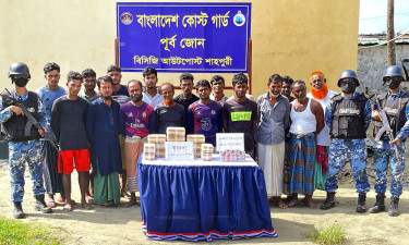 সেন্ট মার্টিনে ৭ কোটি টাকার ইয়াবাসহ ১৭ মাদক পাচারকারী আটক