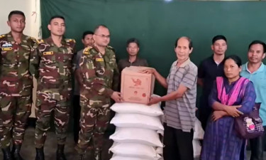 সেনাবাহিনীর খাদ্য সহায়তা পেল বান্দরবানের ২০ বম পরিবার