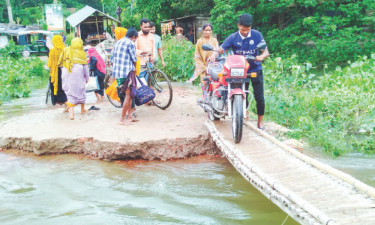 বিকল্প সড়কেও ভোগান্তি!