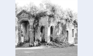 দেড় শ বছরের পাঠাগার মাদকসেবীদের আড্ডাস্থল