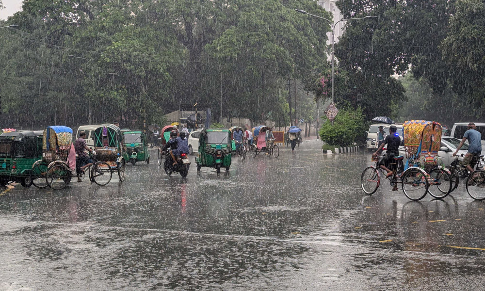 মেঘলা থাকবে ঢাকার আকাশ, বৃষ্টির সম্ভাবনা
