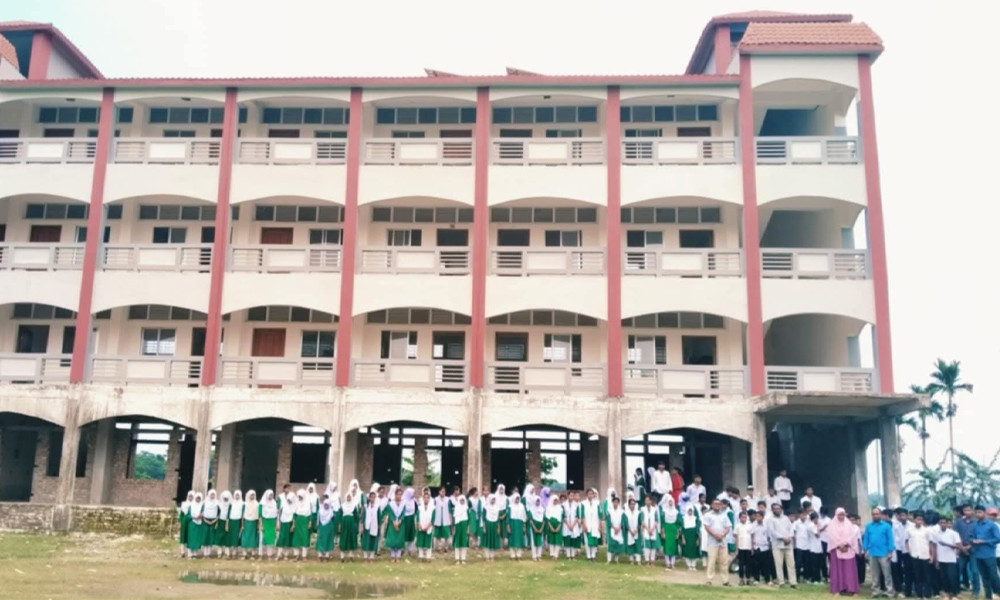 ৭ বছরেও শেষ হয়নি স্কুল ভবন নির্মাণ, দুর্ভোগে শিক্ষার্থী-শিক্ষকরা