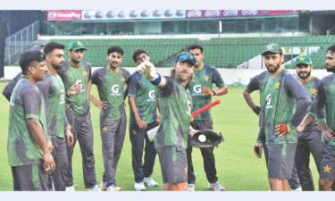 ঘরের মাঠ বলেই এগিয়ে বাংলাদেশ