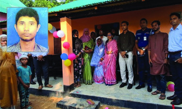 চব্বিশের অভ্যুত্থানে শহীদ জাকিরের কবরের পাশেই মায়ের আশ্রয়