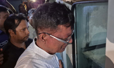 প্যারোলে মুক্তি পেয়ে মায়ের জানাজা পড়লেন সাবেক ছাত্রলীগ নেতা