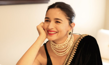 গৃহকর্মীদের কোটি টাকার বাড়ি উপহার দিলেন আলিয়া ভাট!