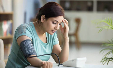 হঠাৎ রক্তচাপ কমে গেলে কী খাবেন