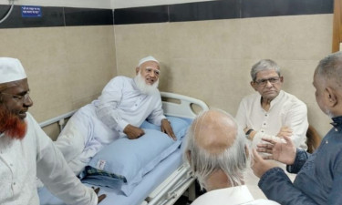 হাসপাতালে জামায়াত আমিরের পাশে বিএনপি মহাসচিব