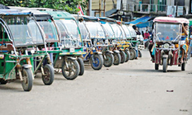 মৃত্যু বাড়ছে ইজি বাইকে