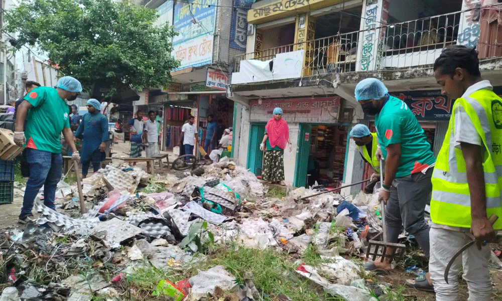 আখাউড়ায় ‘আড্ডাস্থল’ পরিষ্কার করল স্বেচ্ছাসেবী সংগঠন ‘বিডি ক্লিন’