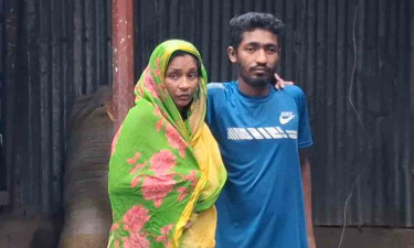 ক্যান্সার আক্রান্ত মাকে বাঁচাতে কাঠমিস্ত্রি ছেলের আকুতি