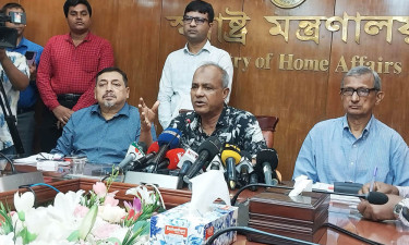 গোপালগঞ্জে গণগ্রেপ্তার হচ্ছে না, অপরাধীদের ধরা হচ্ছে: স্বরাষ্ট্র উপদেষ্টা