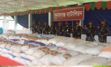 নৌকাসহ দেড় কোটি টাকার ভারতীয় পণ্য জব্দ