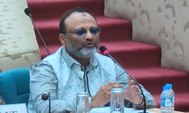 নিরাপত্তা ও শিক্ষার্থীদের সুবিধা অনুযায়ী ডাকসু নির্বাচনের তারিখ ঘোষণা : ঢাবি উপাচার্য