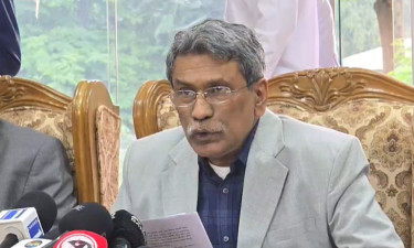 বৈঠক শেষে কথা বলছেন ঐকমত্য কমিশনের সহসভাপতি অধ্যাপক আলী রিয়াজ