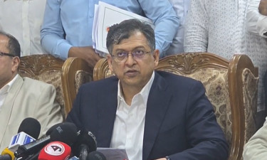 ঐকমত্য কমিশনের বৈঠক শেষে কথা বলছেন সালাহউদ্দিন আহমদ