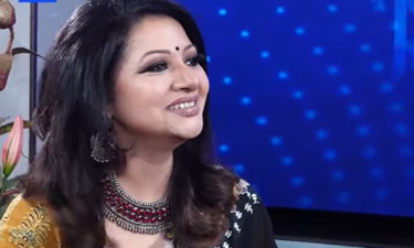 ছবি পোস্ট করার ব্যাপারে কার পরামর্শ নেন আঁখি আলমগীর?