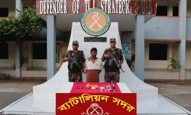 টেকনাফে বিজিবির অভিযানে মাদক ও বিদেশি পিস্তলসহ কারবারি আটক