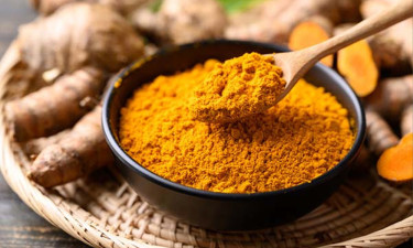 কেন ত্বকের জন্য উপকারী কাঁচা হলুদ?