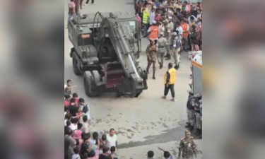 উদ্ধারকাজে আনা হচ্ছে সেনাবাহিনীর এক্সকাভেটর