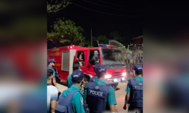 সরিয়ে নেওয়া হলো ফায়ার সার্ভিসের সর্বশেষ গাড়ি